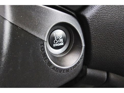 Used 2015 Jeep Renegade Latitude w/ Popular Equipment Group image 19