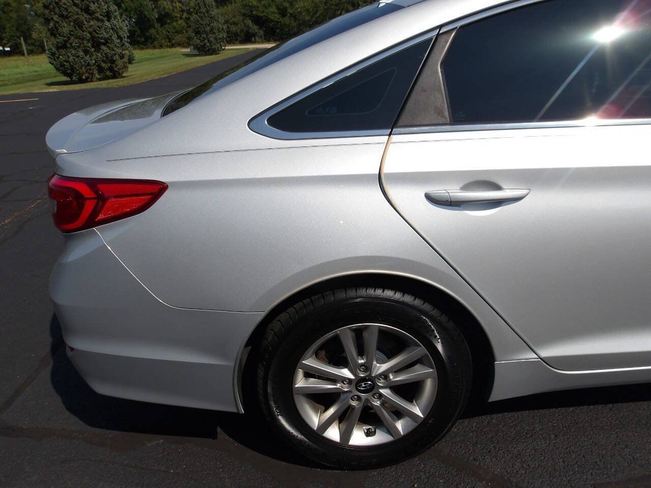 Used 2015 Hyundai Sonata SE w/ Option Group 02 FWD image 35