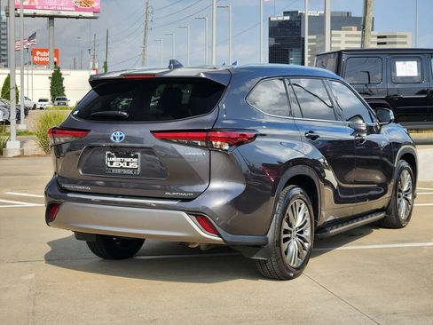 Used 2022 Toyota Highlander Platinum AWD/4WD image 7