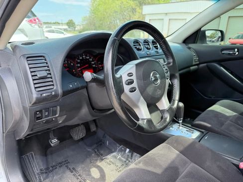 Used 2009 Nissan Altima 3.5 SE image 17
