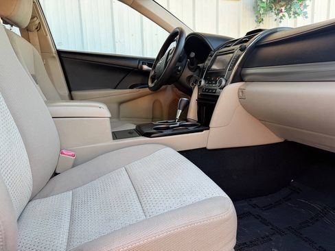 Used 2014 Toyota Camry LE FWD image 14