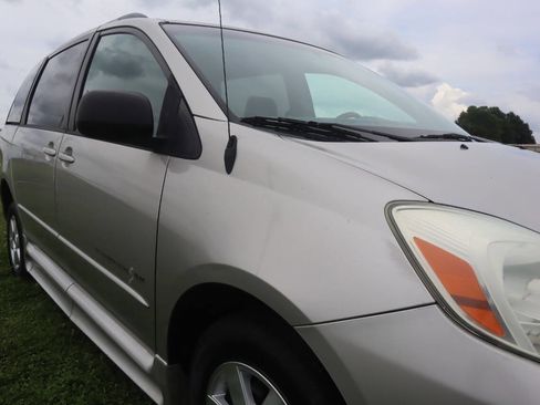 Used 2004 Toyota Sienna LE FWD image 20