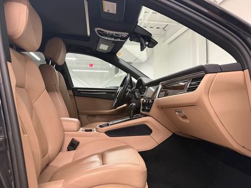 Certified 2023 Porsche Macan AWD/4WD image 21