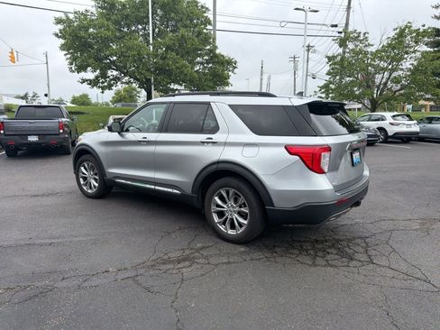 Used 2021 Ford Explorer XLT w/ Equipment Group 202A AWD/4WD image 12