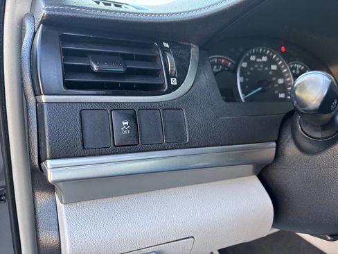 Used 2013 Toyota Camry LE image 21