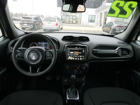 Used 2022 Jeep Renegade Altitude image 16