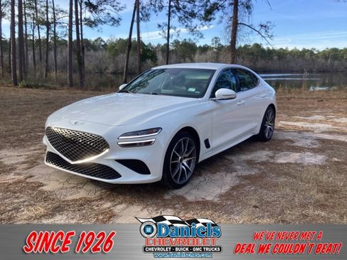 Used 2025 Genesis G70 2.5T image 1