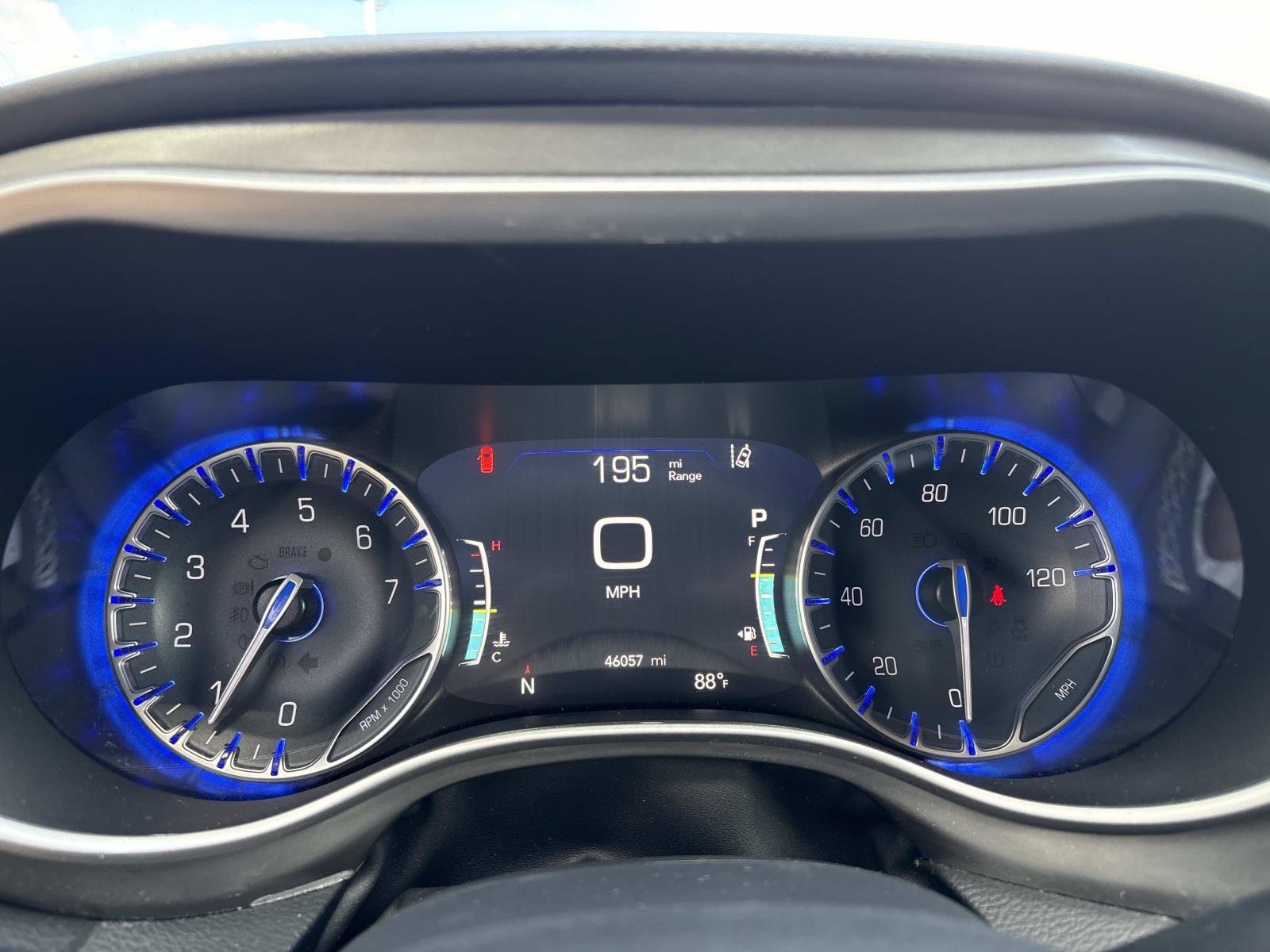 Certified 2025 Chrysler Pacifica Select FWD image 31