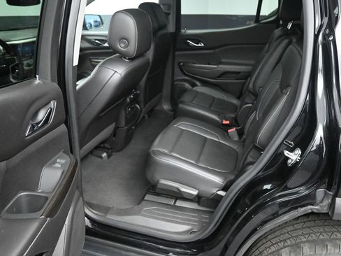 Used 2023 GMC Acadia SLT image 16