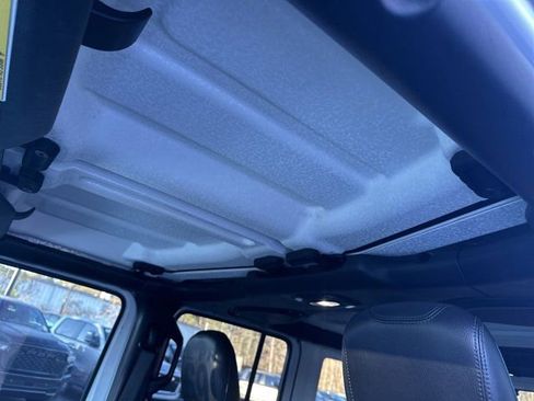 Used 2018 Jeep Wrangler Unlimited Sahara image 35