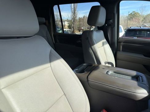 Used 2024 Chevrolet Suburban LT image 18