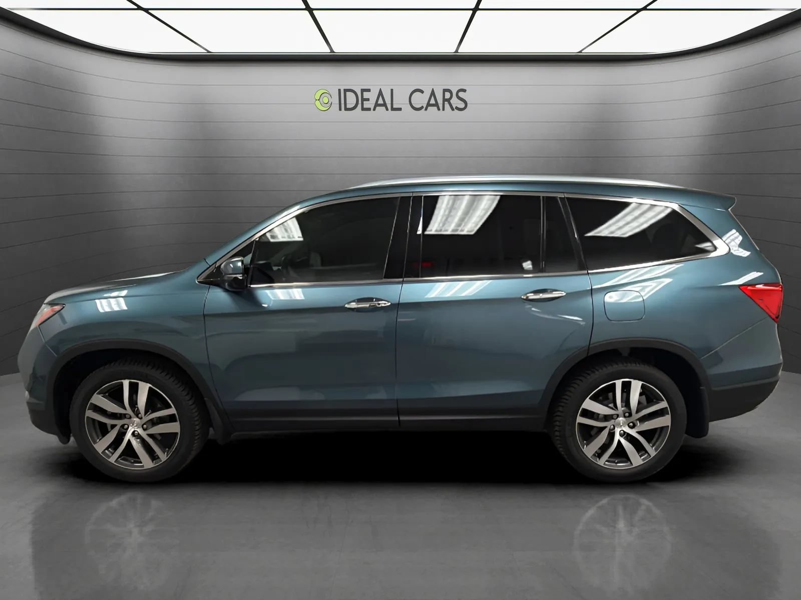 Used 2018 Honda Pilot Touring image 2