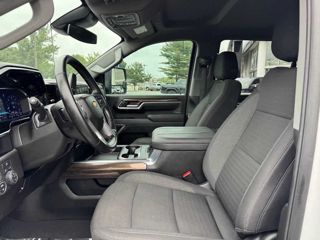 Used 2025 Chevrolet Silverado 3500 LT AWD/4WD image 15