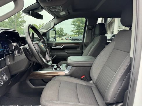 Used 2025 Chevrolet Silverado 3500 LT AWD/4WD image 15