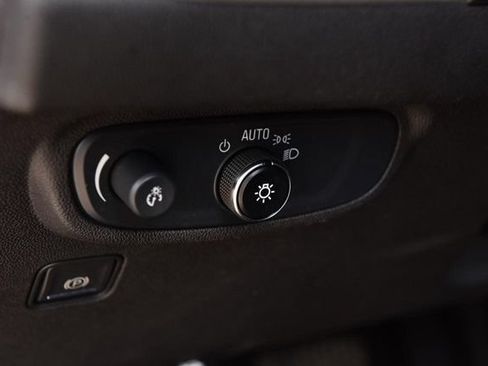 Used 2024 GMC Terrain SLE AWD/4WD image 9