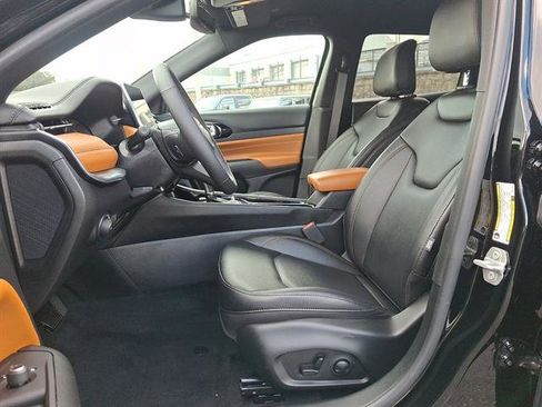 Used 2024 Jeep Compass Limited image 13