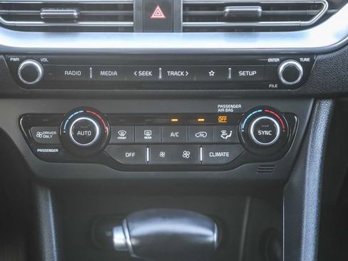 Used 2022 Kia Niro EX image 14