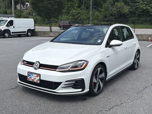 Used 2018 Volkswagen GTI SE FWD image 3