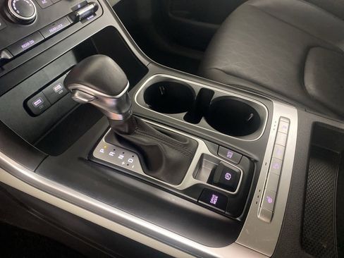 Used 2023 Kia Carnival LX image 19