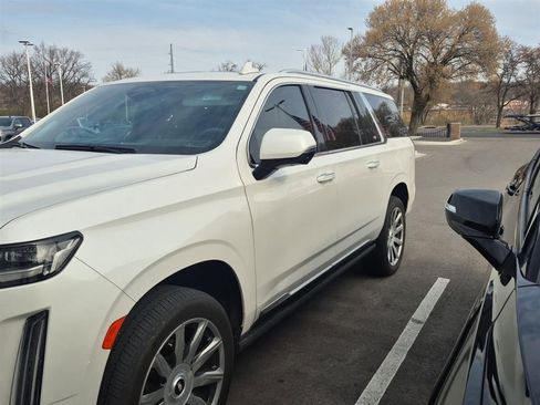 Used 2022 Cadillac Escalade ESV Premium Luxury Platinum image 14