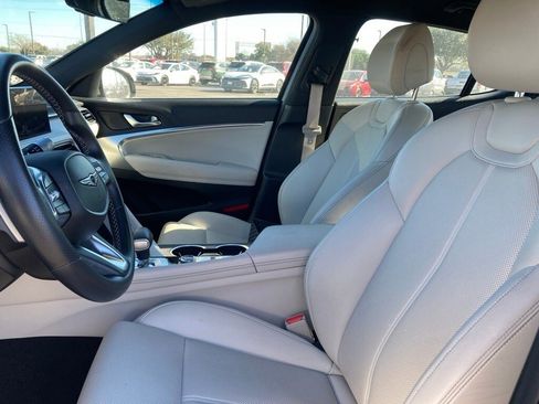 Used 2025 Genesis G70 2.5T image 10