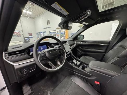 New 2026 Jeep Grand Cherokee Altitude image 19