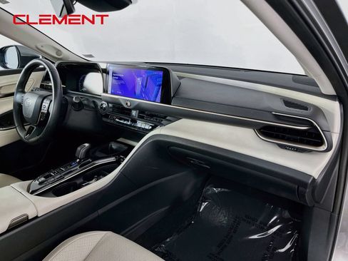 Used 2024 Toyota Crown AWD/4WD image 34