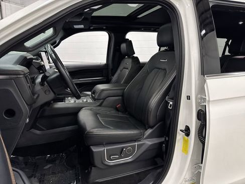 Used 2022 Ford Expedition Max Platinum image 4