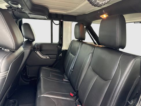 Used 2018 Jeep Wrangler Unlimited Sahara AWD/4WD image 36