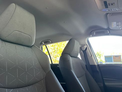 Used 2022 Toyota RAV4 XLE image 18