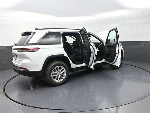 New 2025 Jeep Grand Cherokee Laredo X image 31