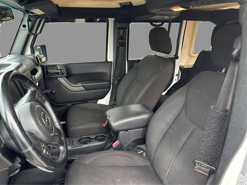 Used 2017 Jeep Wrangler Unlimited Sport w/ Connectivity Group AWD/4WD image 10