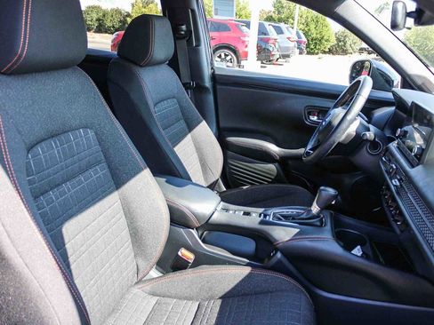 Certified 2025 Honda HR-V Sport image 15