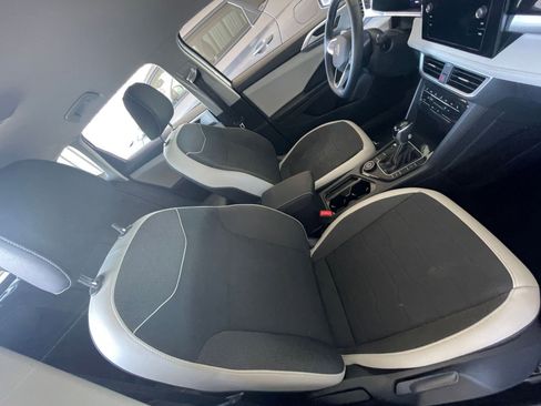 Used 2025 Volkswagen Taos SE image 34