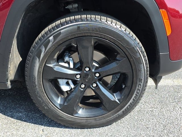 Used 2023 Jeep Grand Cherokee Limited w/ Black Appearance Package AWD/4WD image 12