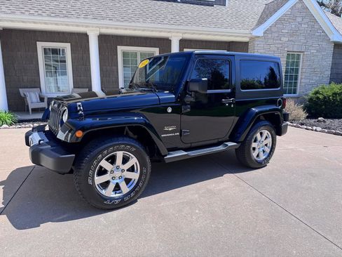 Used 2012 Jeep Wrangler Sahara w/ Connectivity Group AWD/4WD image 2