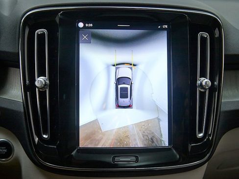 Used 2023 Volvo XC40 B5 Plus w/ Protection Package Premier AWD/4WD image 31