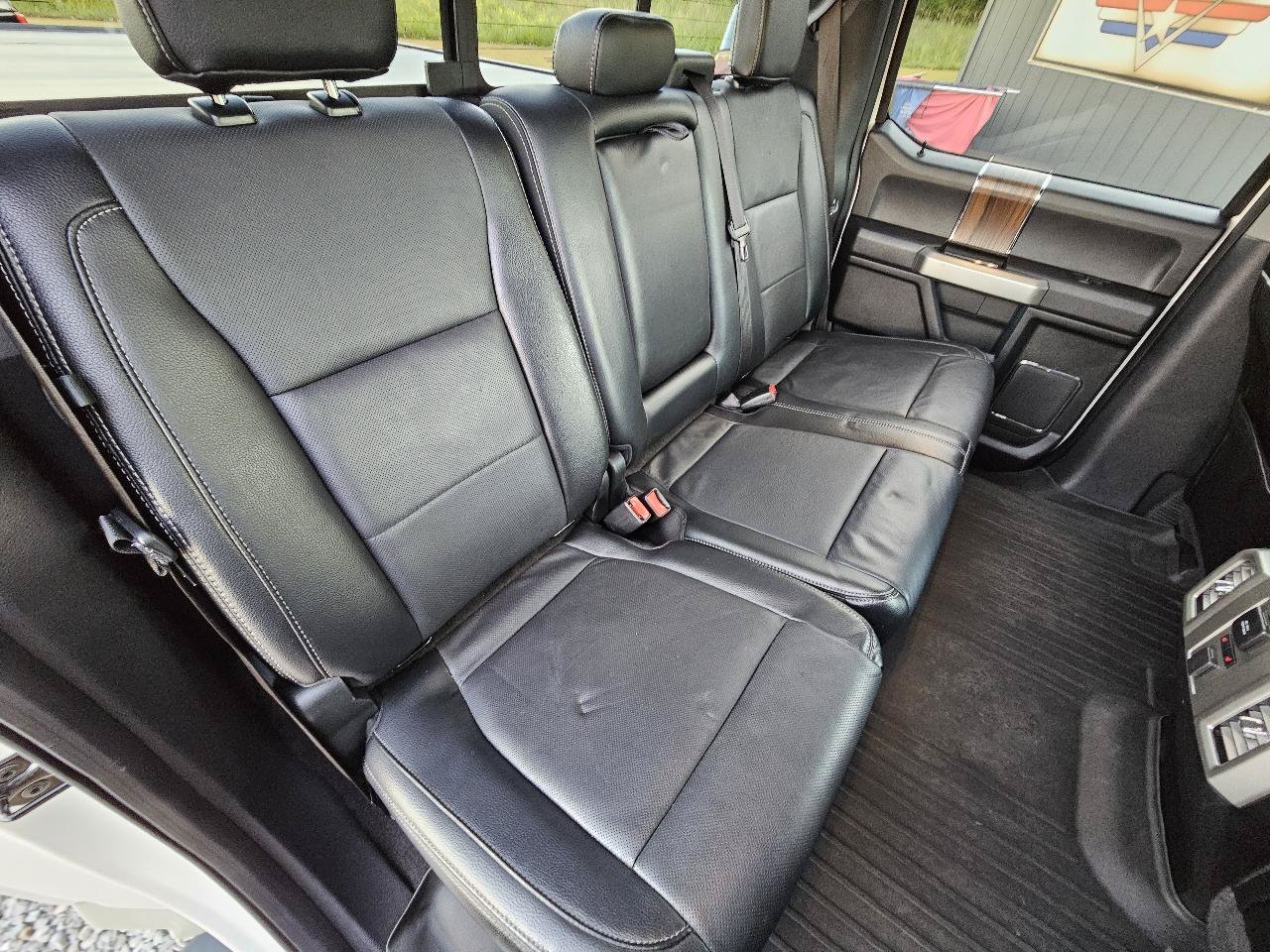 Used 2015 Ford F150 Lariat w/ Equipment Group 502A Luxury AWD/4WD image 31