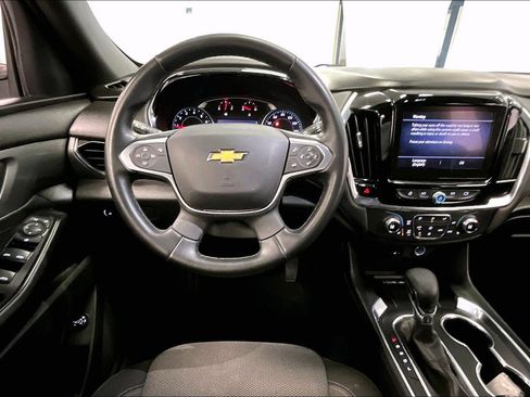 Used 2023 Chevrolet Traverse LT image 5