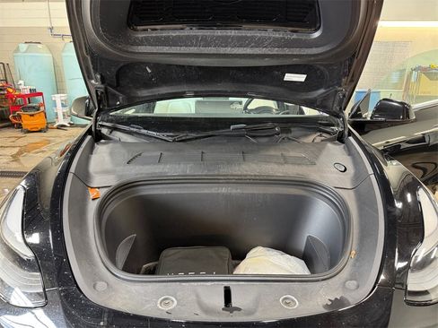 Used 2023 Tesla Model Y Long Range image 27