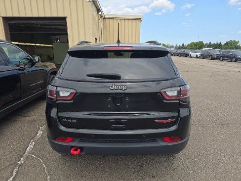 Used 2025 Jeep Compass Trailhawk w/ Trailhawk Elite Group AWD/4WD image 3
