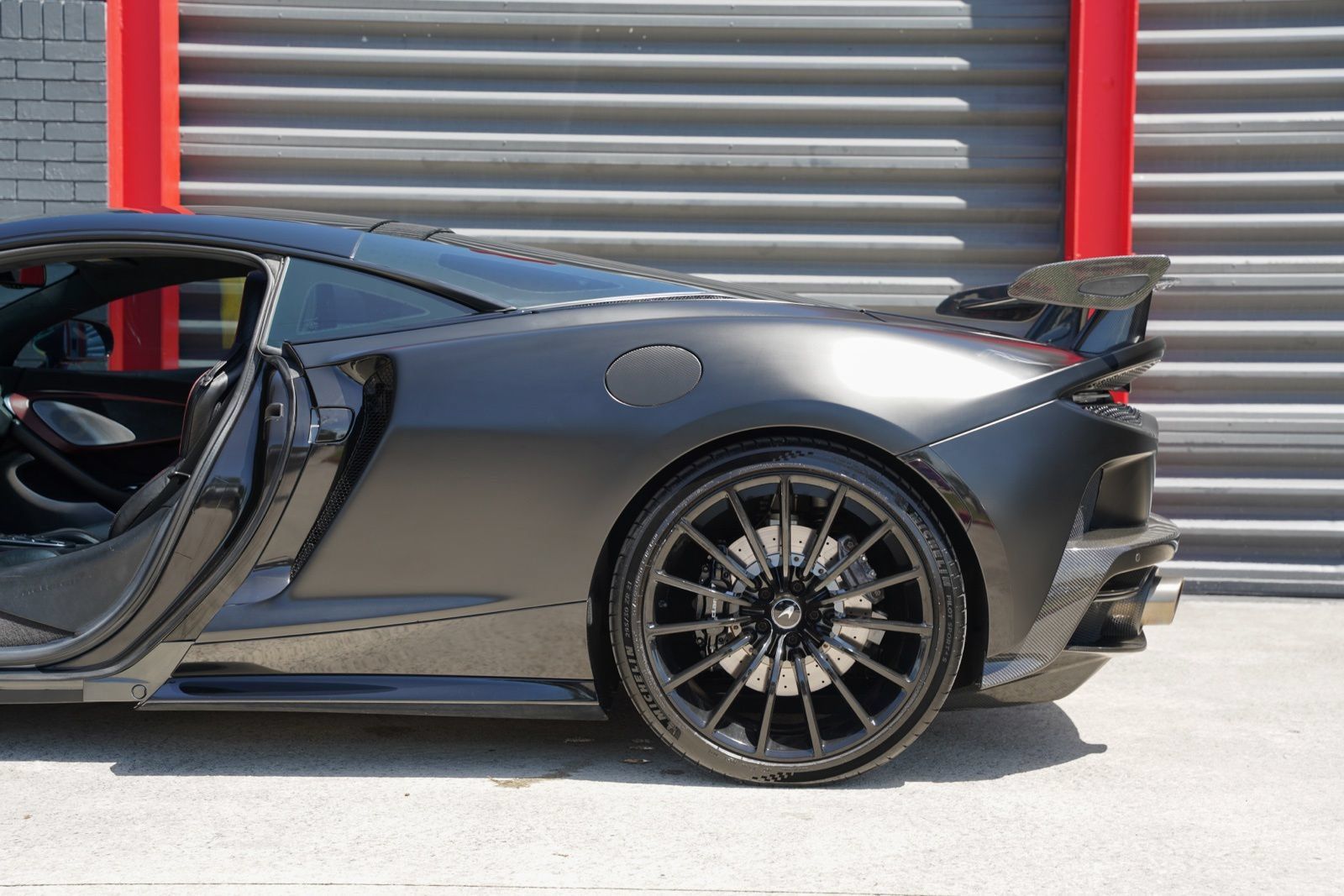 Used 2020 McLaren GT RWD image 14