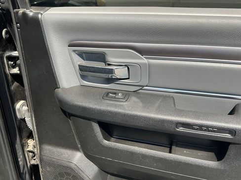 Used 2022 RAM 1500 Classic SLT w/ Electronics Convenience Group AWD/4WD image 20