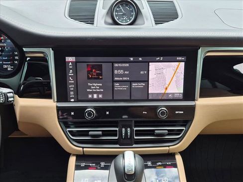 Used 2022 Porsche Macan AWD/4WD image 15