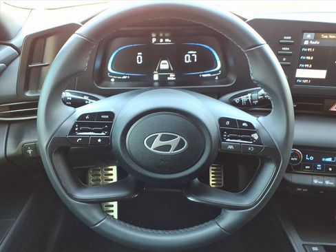 Certified 2025 Hyundai Elantra Sport image 36