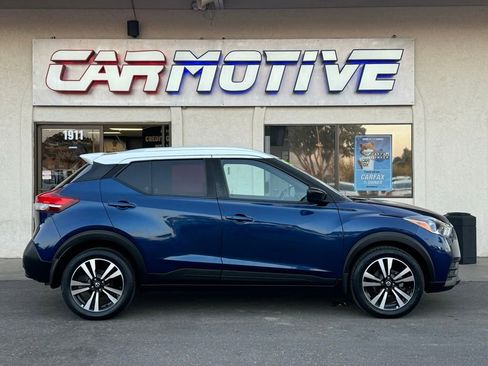 Used 2019 Nissan Kicks SV FWD image 3