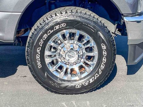 Used 2022 Ford F250 XLT w/ XLT Premium Package image 9