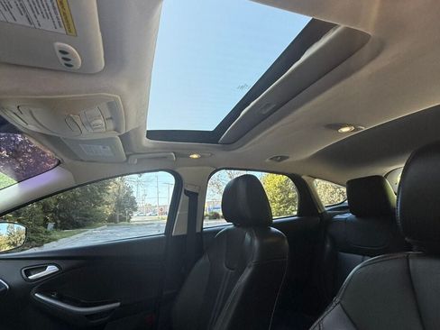 Used 2012 Ford Focus Titanium FWD image 36