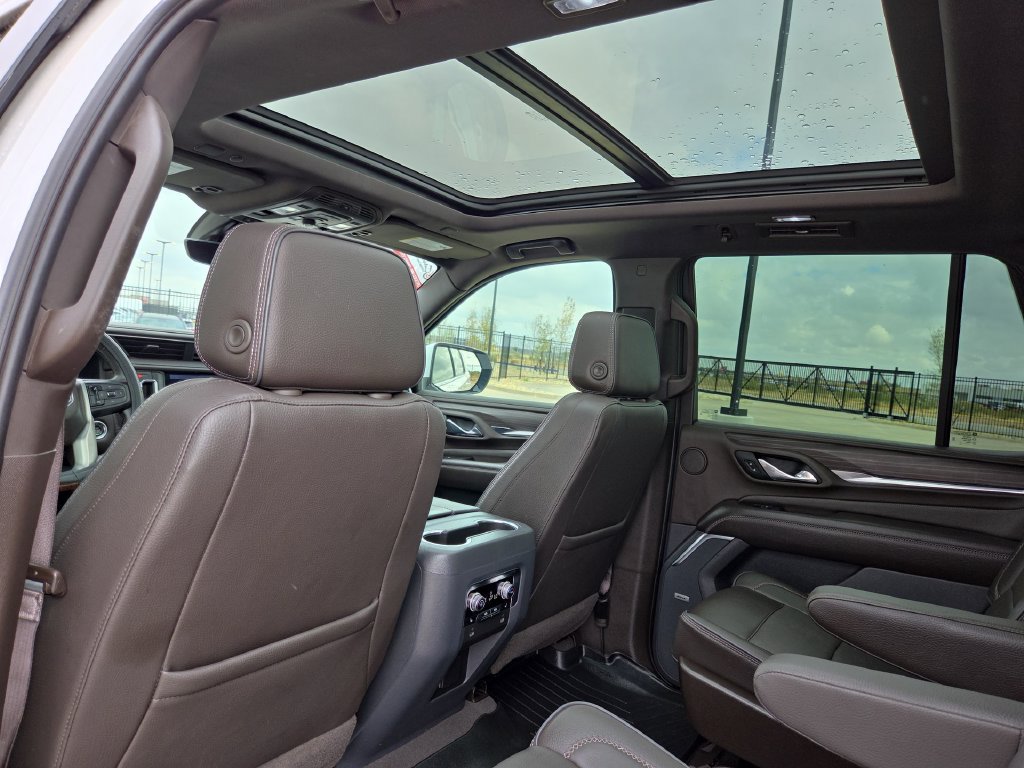 Used 2021 GMC Yukon Denali w/ Denali Premium Package AWD/4WD image 13