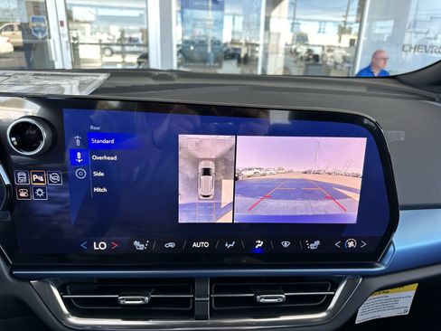 Used 2024 Chevrolet Equinox EV LT FWD image 17